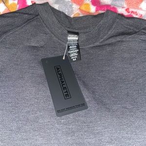 Alphalete Premium stepped hem short sleeve shirt in black marled